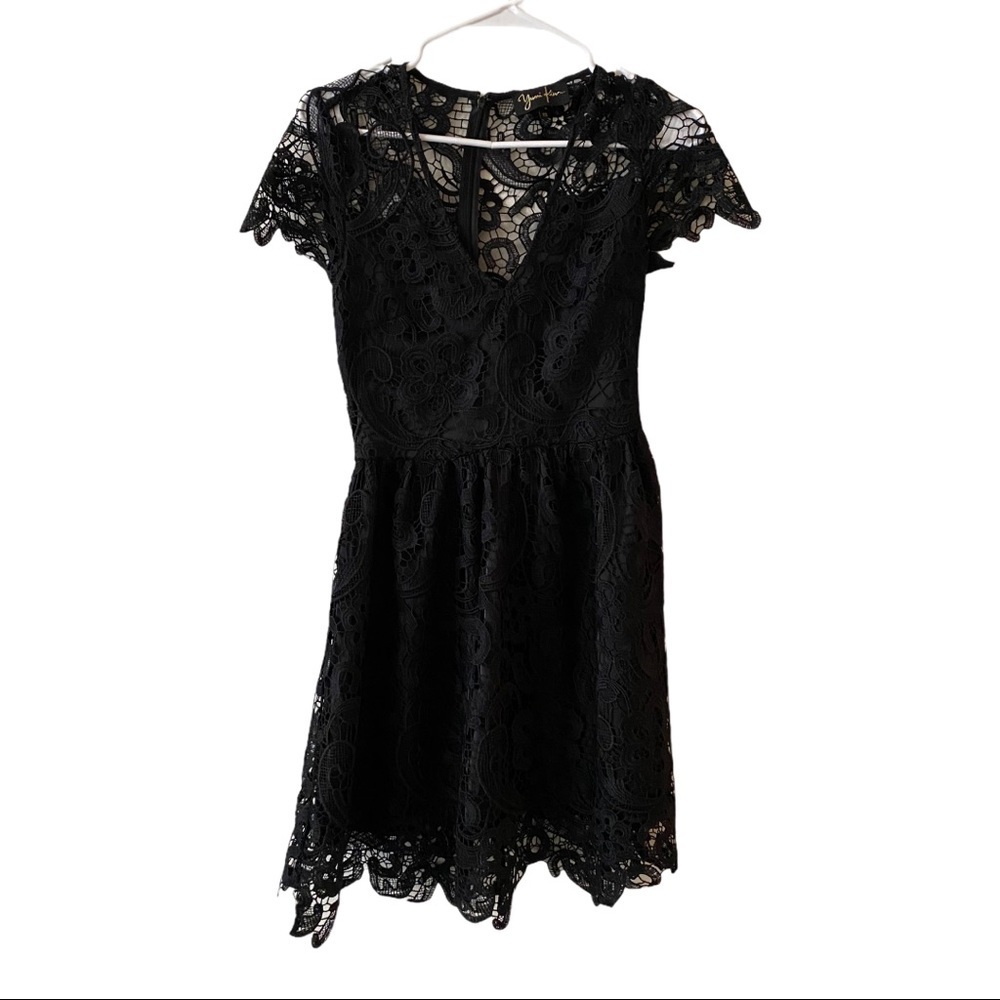 Yumi Kim lace short sleeve Mini v-neck dress